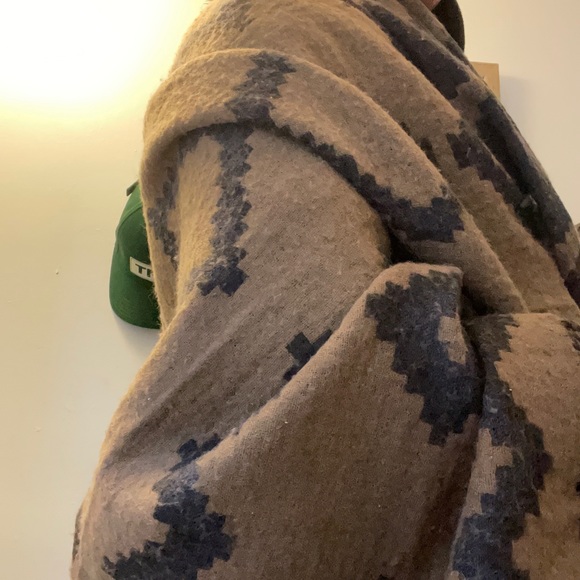 ARITZIA WILFRED FREE DIAMOND MOSAIC BLANKET SCARF🤎🧸 - Picture 2 of 2